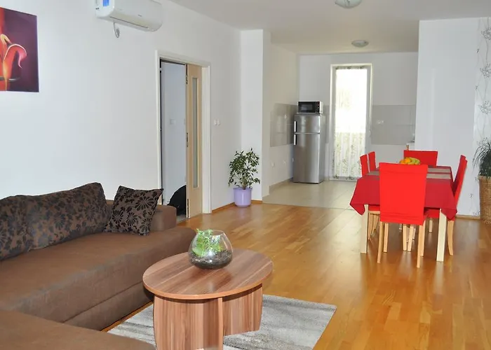 Kristijan Apartment *