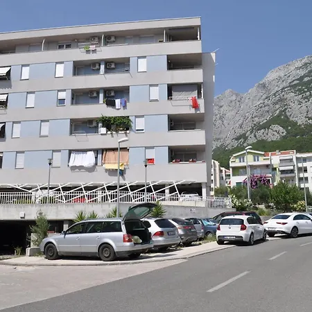 Kristijan アパート *