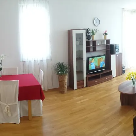 Kristijan Апартаменты *